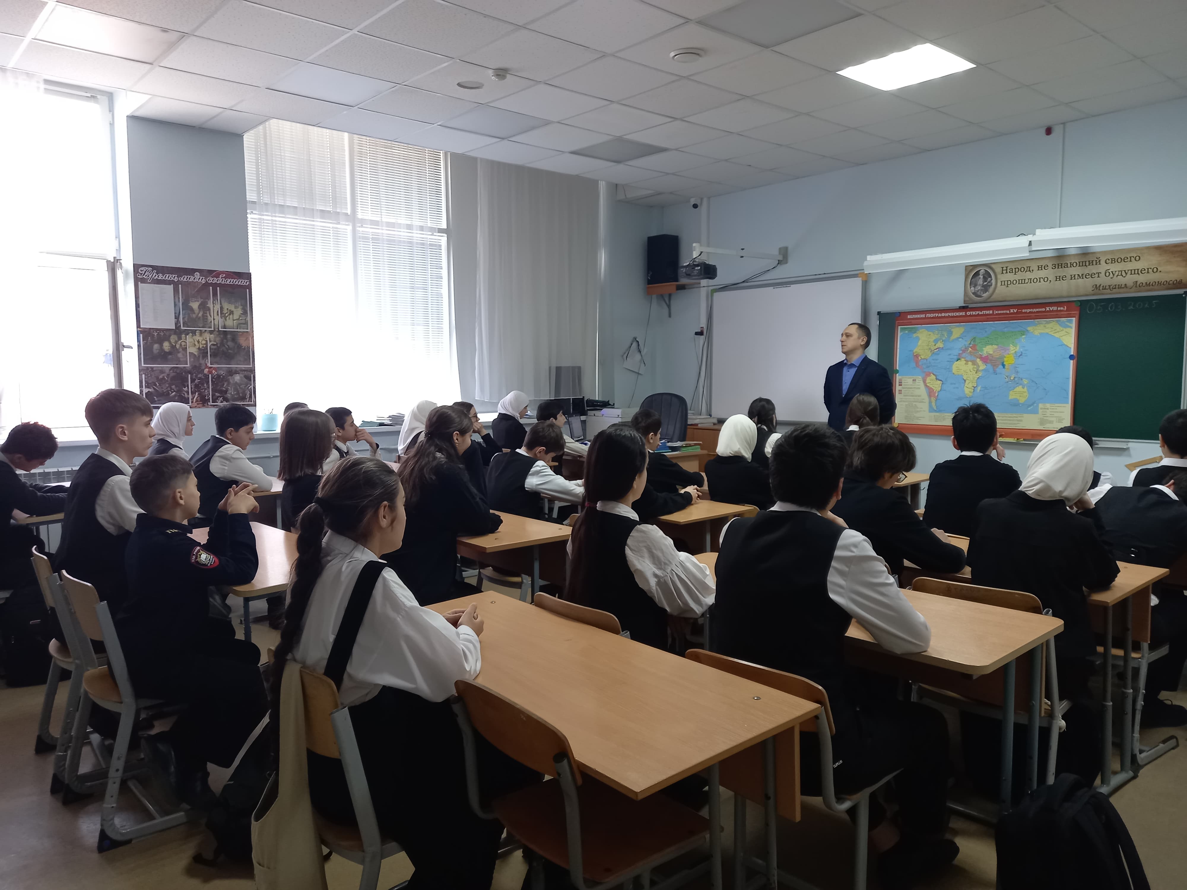 В «Кванториуме» прошла встреча 8 «В» класса РЦО с пограничниками.