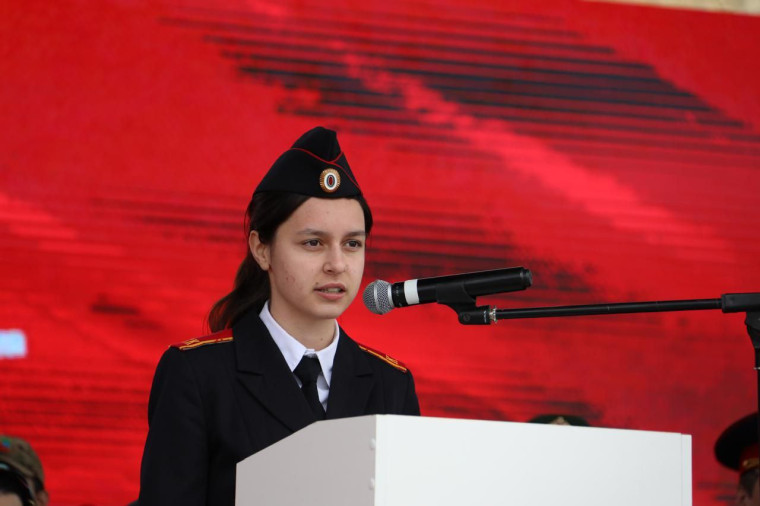 6 мая, на главной площади г. Каспийск прошла Республиканская акция «Знамя Победы», инициатором которой стал глава Республики Сергей Меликов.