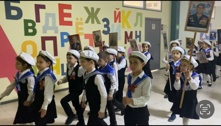 Сегодня ученики ГБОУ РД «РЦО» приняли участие во Всероссийской акции «Бессмертный полк»,.